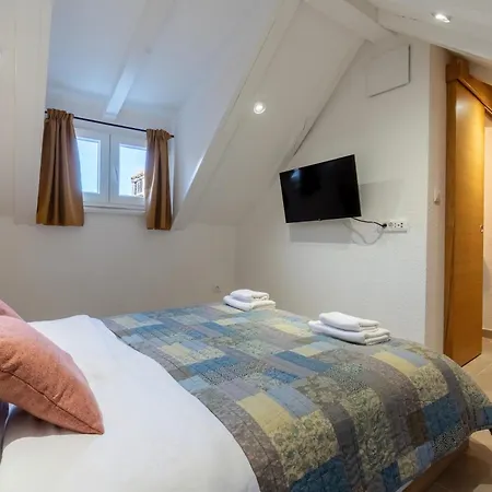 بيت ضيافة House Malena -